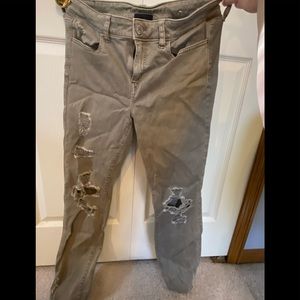 AMERICAN EAGLE RIPPED JEANS (army green color)